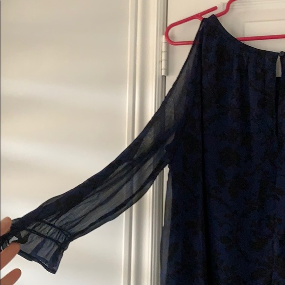 Old Navy Cold-Shoulder blouse - Picture 3 of 4